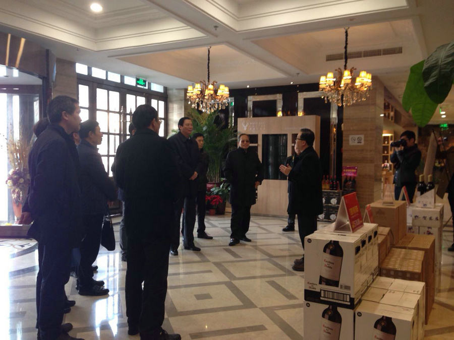 温州市政协余梅生副主席等一行领导参观白鹿堡